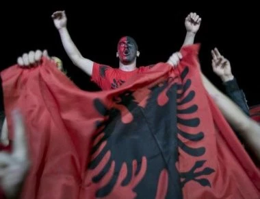 «Στάχτη στα μάτια» από την Παρτιζάνι Τιράνων για το εμετικό πανό - Η ανακοίνωση που έβγαλε